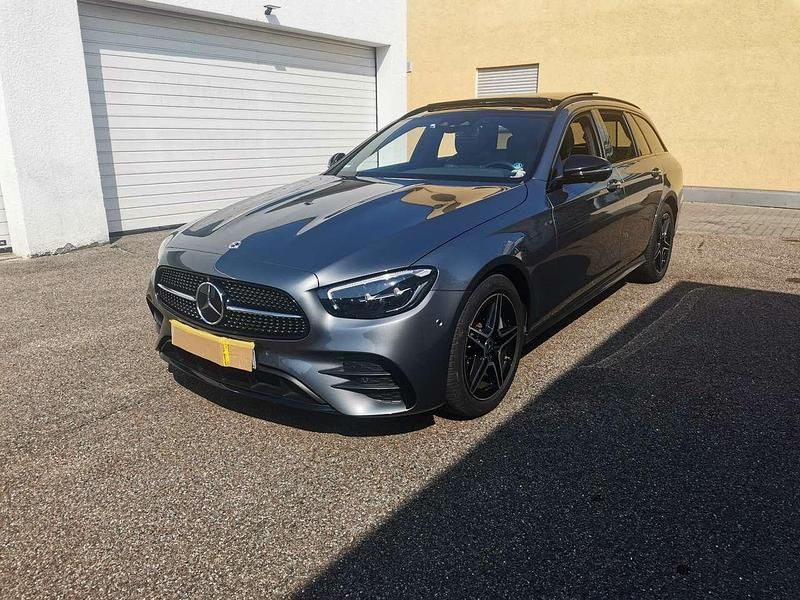 Grau Gebraucht 2022 Mercedes E300 AMG line Kombi | 36.000 € (Guter Preis) - Bild 1/4