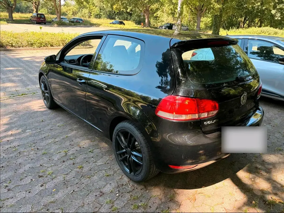 Gebraucht VW Golf VI 80 PS (58 kW) 2010 Schwarz Kleinwagen