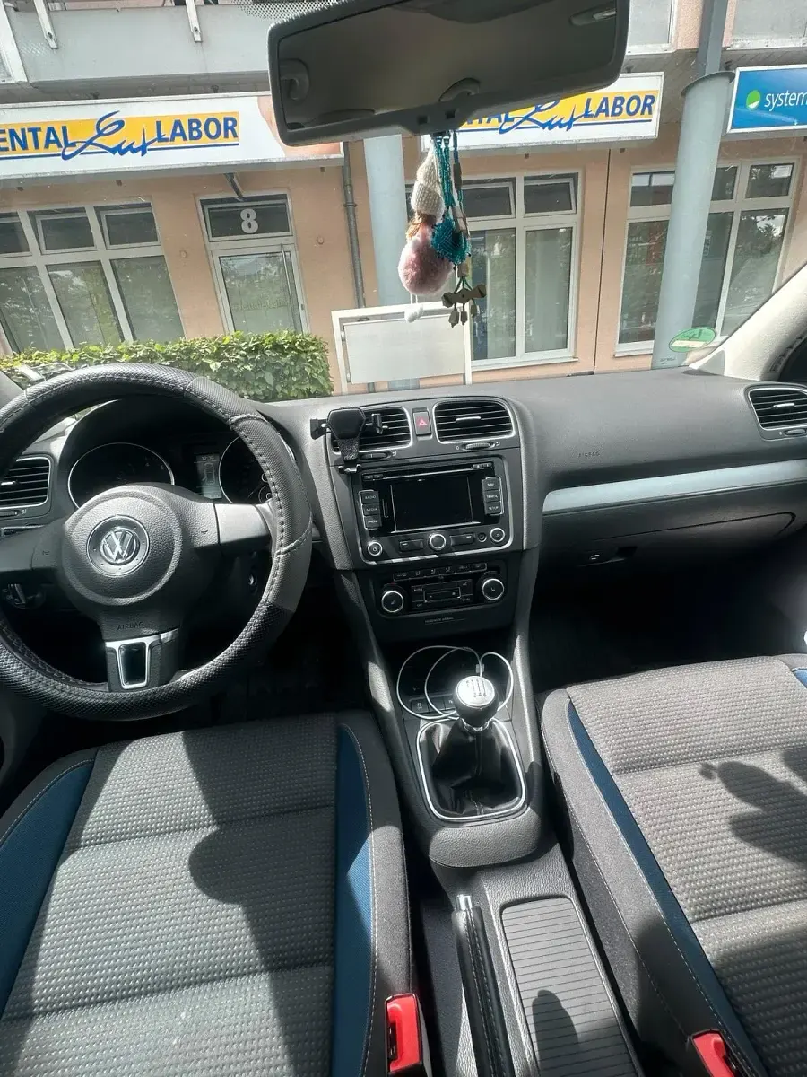 Gebraucht VW Golf VI 122 PS (89 kW) 2011 Blau Kleinwagen