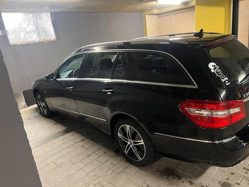 Gebraucht Mercedes E300 246 PS (180 kW) 2011 Schwarz Limousine