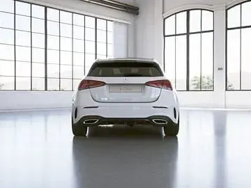 Gebraucht Mercedes A180 AMG 136 PS (100 kW) 2022 Weiß Limousine