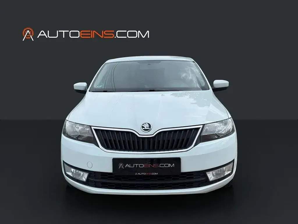 Używany Skoda Rapid Drive 105 KM (77 kW) 2015 Biały Hatchback