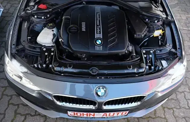 Gebraucht BMW 330 Advantage 258 PS (189 kW) 2015 Grau Kombi