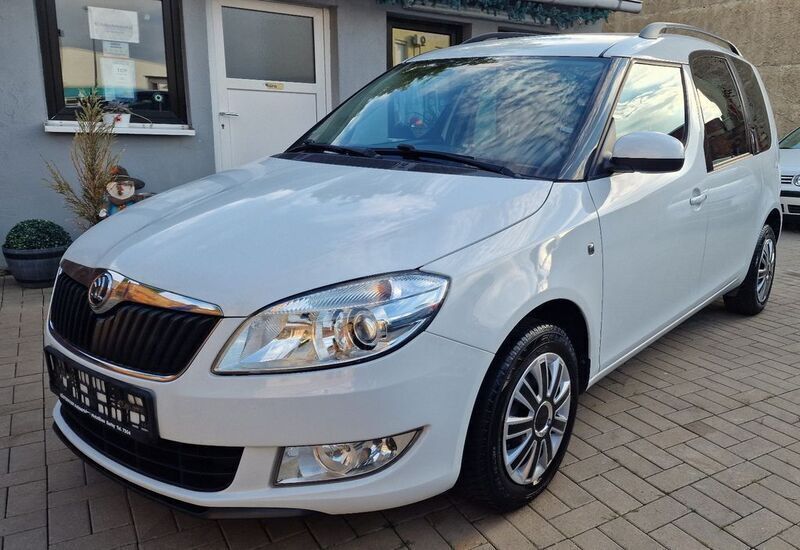 Weiß Gebraucht 2015 Skoda Roomster Fresh Kombi | 7.490 € (Etwas zu teuer) - Bild 1/4