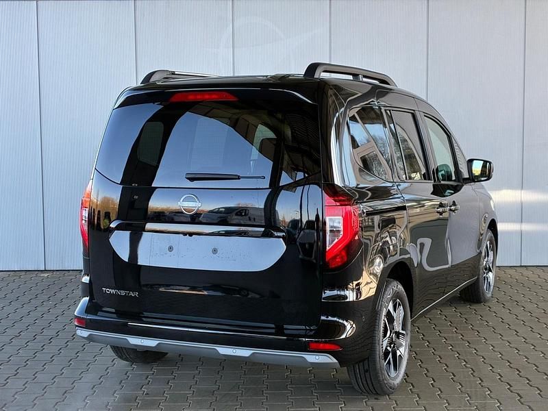 Neu Nissan Townstar Tekna 131 PS (96 kW) 2025 Schwarz Kombi
