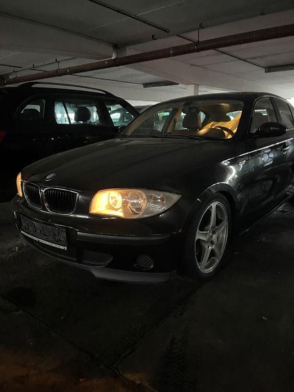 Gebraucht BMW 116 122 PS (89 kW) 2004 Schwarz Kleinwagen