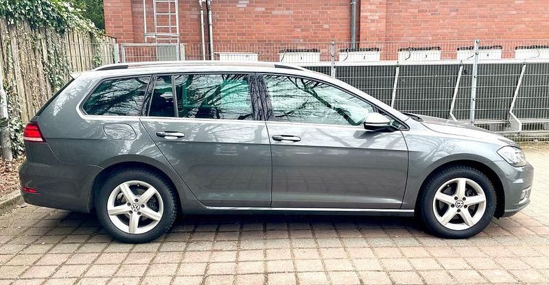 Gebraucht VW Golf VII Highline 150 PS (110 kW) 2018 Grau Kombi