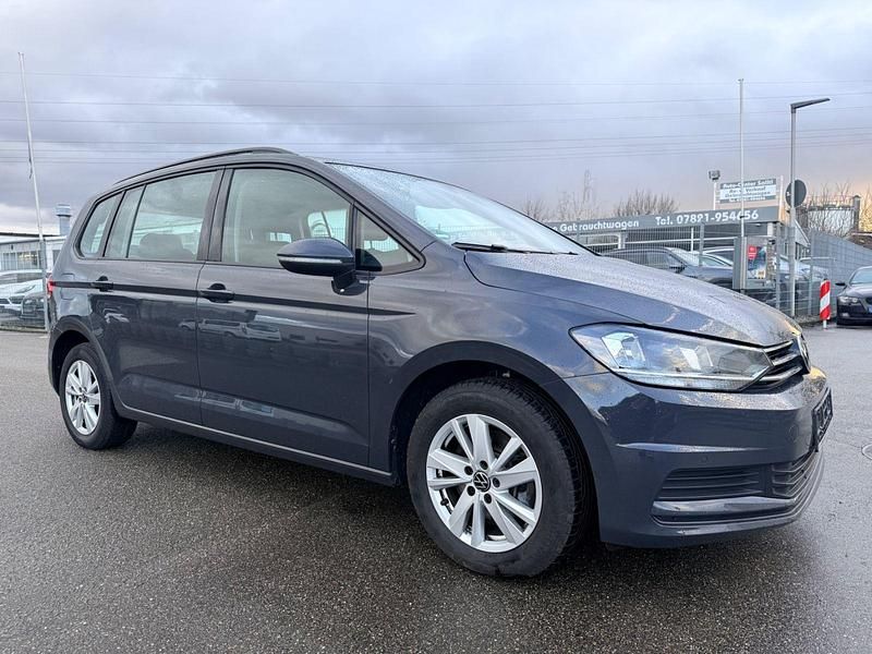 Gebraucht VW Touran Comfortline 122 PS (89 kW) 2023 Grau Van / Kleinbus
