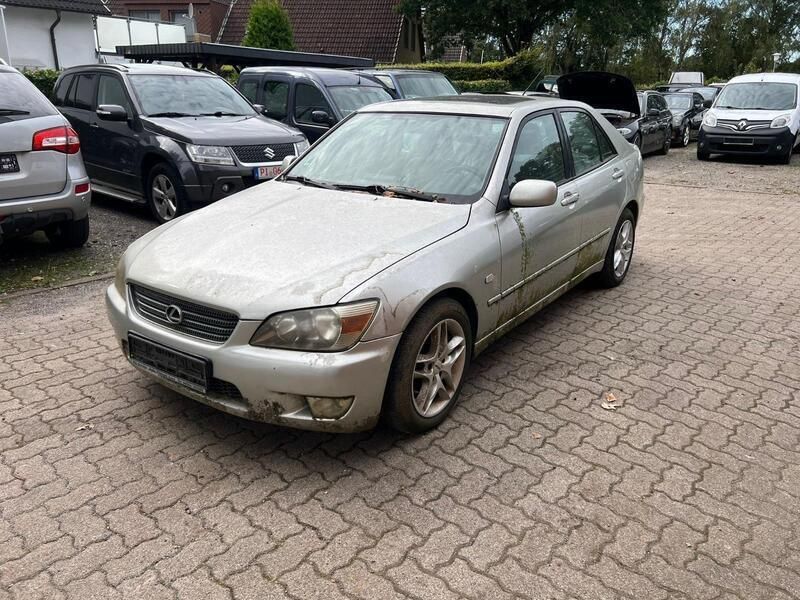 Silber Gebraucht 1999 Lexus IS200 Limousine | 1.990 € - Bild 1/4