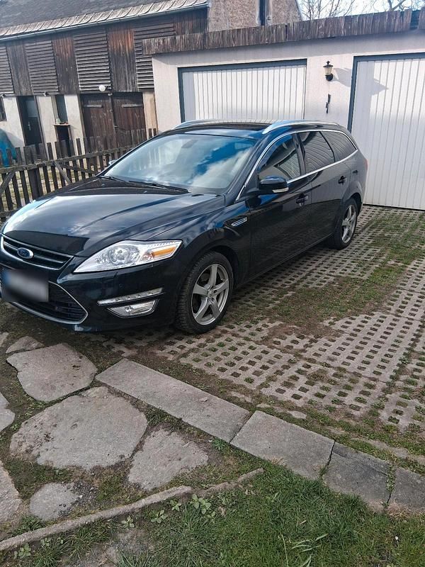 Gebraucht Ford Mondeo 163 PS (119 kW) 2013 Schwarz Kombi