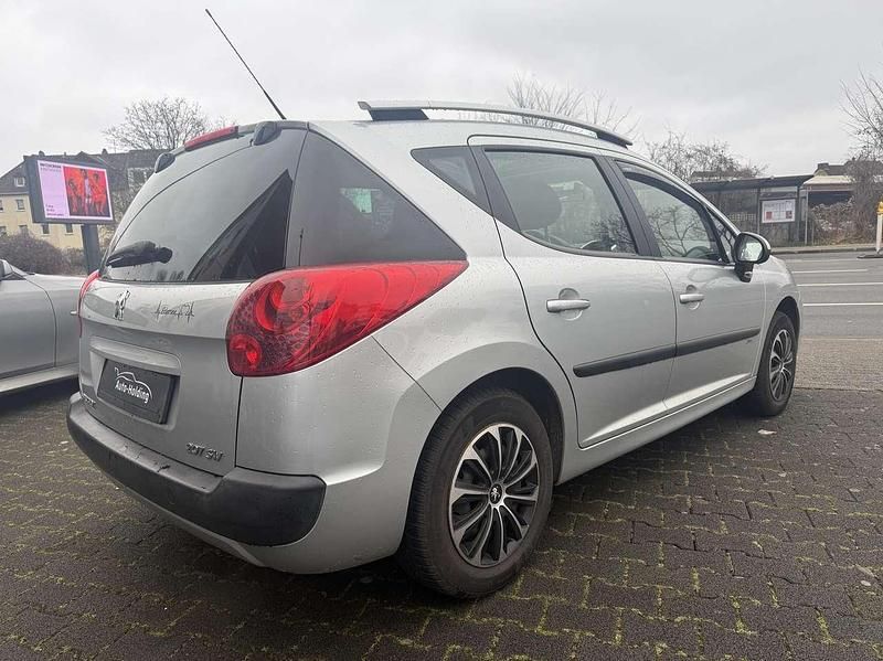 Gebraucht Peugeot 207 Tendance 95 PS (69 kW) 2010 Silber Kombi