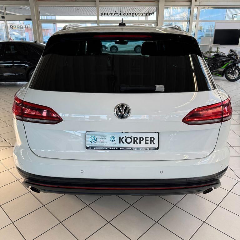 Gebraucht VW Touareg Basis 231 PS (169 kW) 2019 Weiß SUV