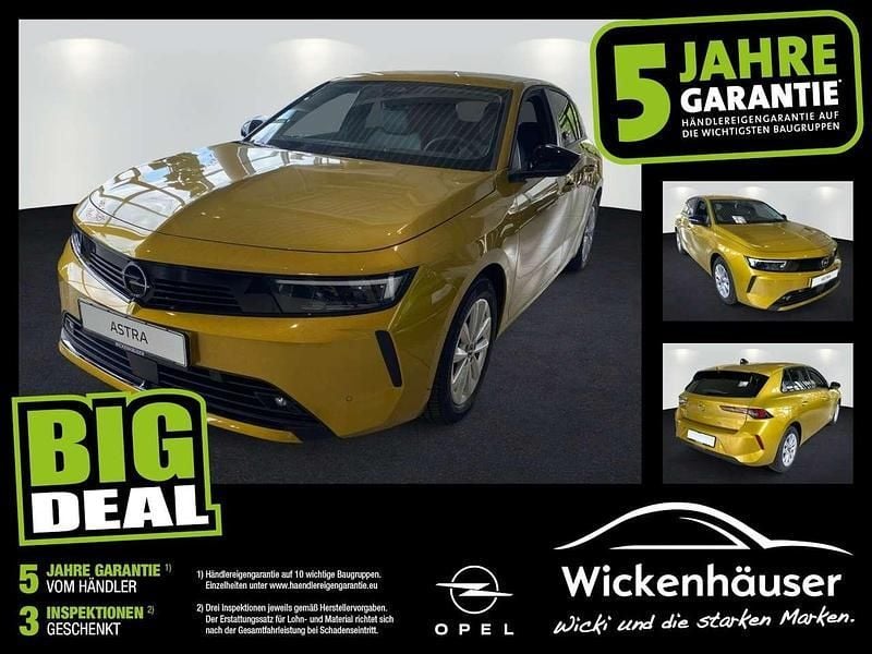 Lackierung amber yellow/typ au Gebraucht 2023 Opel Astra Enjoy Limousine | 20.990 € (Guter Preis) - Bild 1/4
