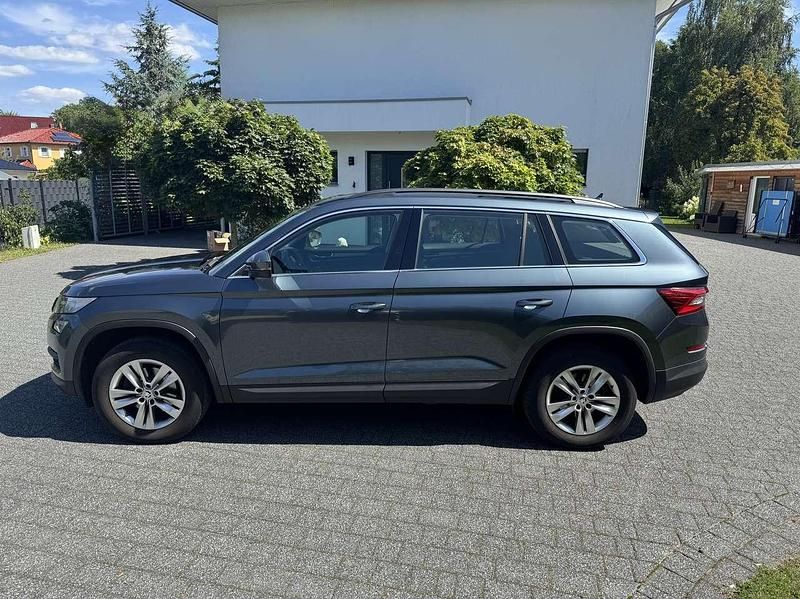 Grau Gebraucht 2021 Skoda Kodiaq Ambition SUV | 22.900 € (Superpreis) - Bild 1/4