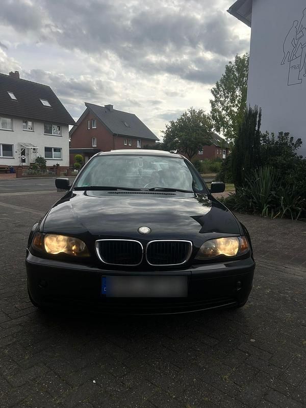 Schwarz Gebraucht 2003 BMW 316 Limousine | 850 € (Guter Preis) - Bild 1/4