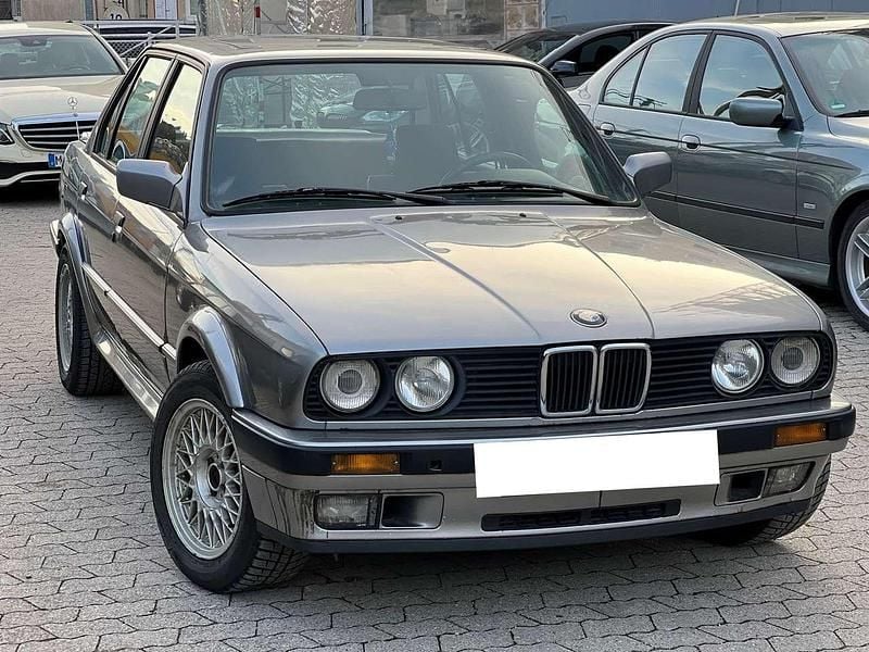 Gebraucht BMW 325 171 PS (125 kW) 1988 Blau Limousine