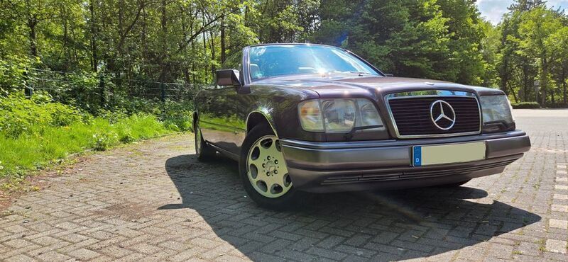 Braun Gebraucht 1993 Mercedes E320 Cabrio | 33.333 € - Bild 1/4