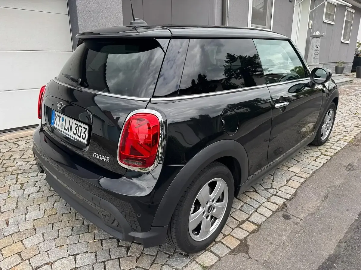 Gebraucht Mini Cooper 136 PS (100 kW) 2023 Schwarz Kleinwagen