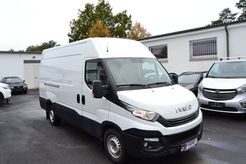 Gebraucht Iveco Daily 156 PS (114 kW) 2019 Weiß Van / Kleinbus