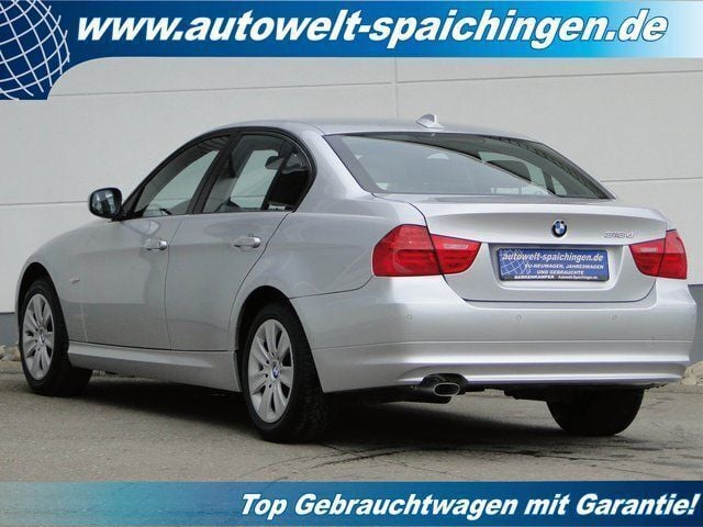 Gebraucht BMW 318 143 PS (105 kW) 2009 Silber metallic Limousine