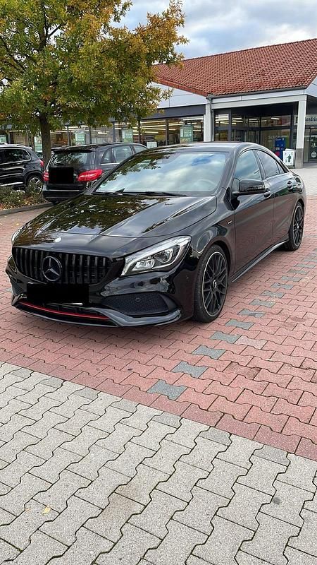 Schwarz Gebraucht 2017 Mercedes CLA250 AMG line Limousine | 24.999 € (Fairer Preis) - Bild 1/4