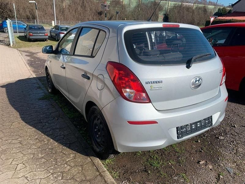 Gebraucht Hyundai i20 Edition 86 PS (63 kW) 2014 Silber Kleinwagen