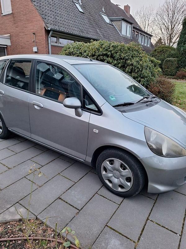 Grau Gebraucht 2004 Honda Jazz LS Kleinwagen | 999 € (Guter Preis) - Bild 1/4