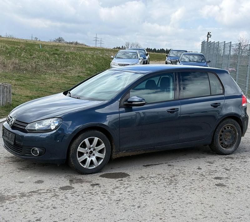 Gebraucht VW Golf VI Team 140 PS (102 kW) 2010 Blau Kleinwagen