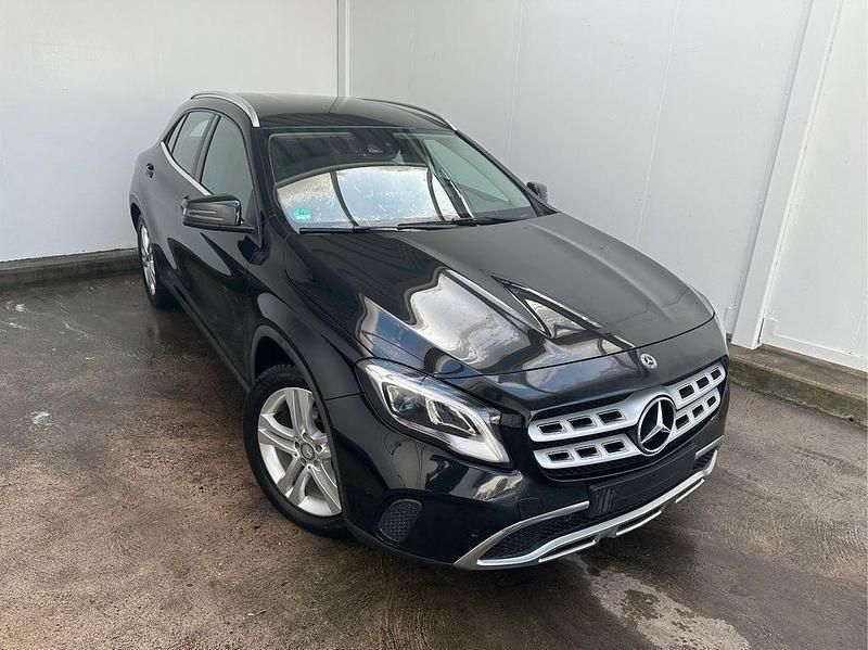 Gebraucht Mercedes GLA220 Urban 170 PS (125 kW) 2018 Schwarz SUV