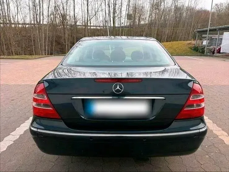 Używany Mercedes E320 224 KM (164 kW) 2004 Czarny Sedan/Limuzyna