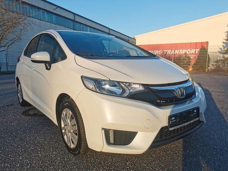 Weiß Gebraucht 2016 Honda Jazz Trend Kleinwagen | 8.999 € (Fairer Preis) - Bild 1/4