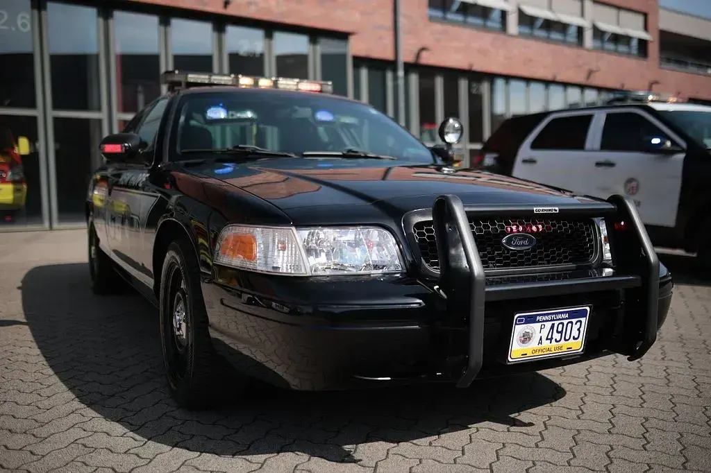 Gebraucht Ford Crown Performance Edition 250 PS (183 kW) 2009 Schwarz Limousine