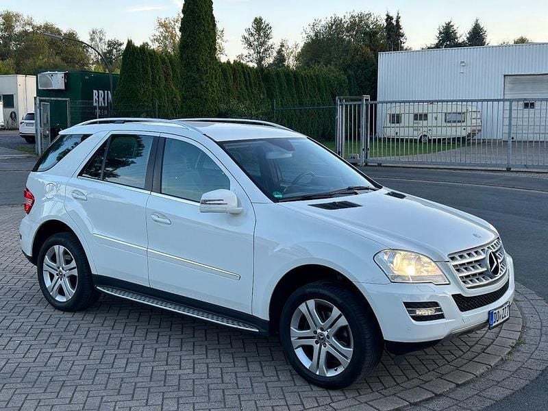 Weiß Gebraucht 2012 Mercedes ML350 SUV | 12.900 € (Etwas zu teuer) - Bild 1/4