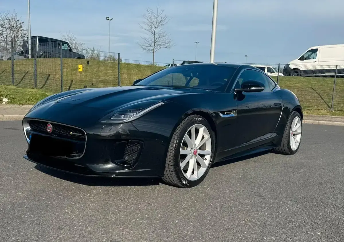 Używany Jaguar F-Type R-Dynamic 300 KM (220 kW) 2018 Czarny Coupe
