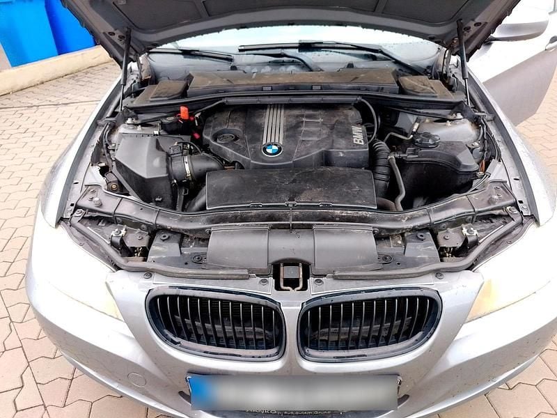 Gebraucht BMW 320 177 PS (130 kW) 2009 Grau Kombi