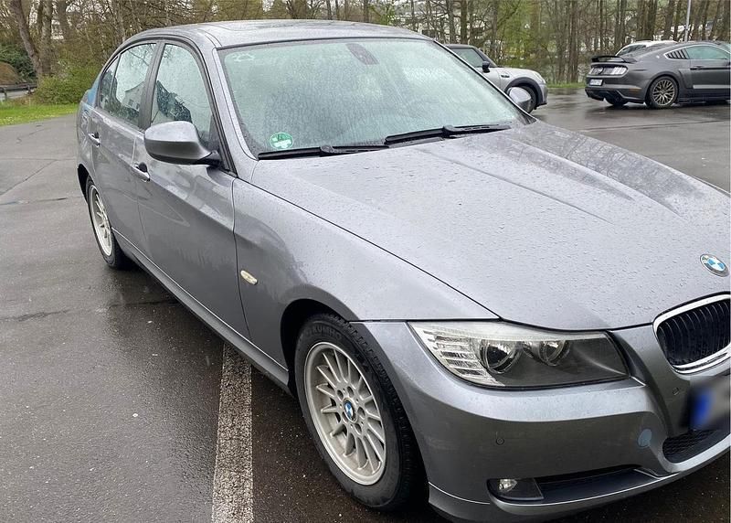 Gebraucht BMW 320 170 PS (125 kW) 2009 Grau Limousine