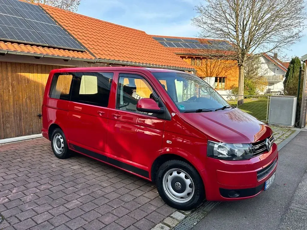 Gebraucht VW Multivan 114 PS (83 kW) 2011 Rot Van / Kleinbus