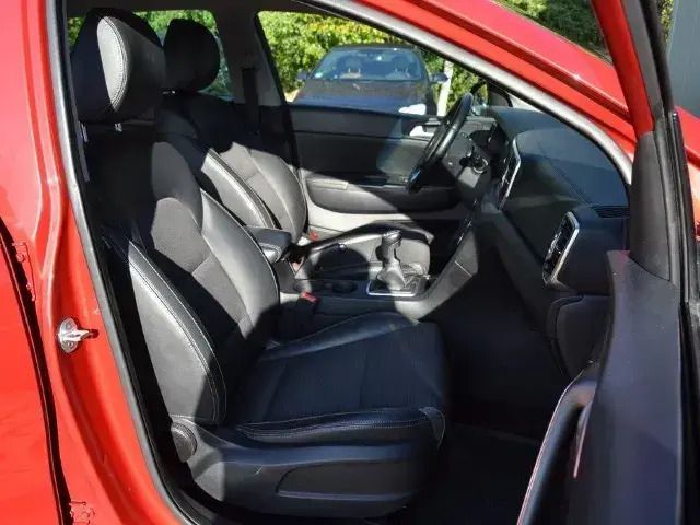 Gebraucht Kia Sportage Spirit 132 PS (97 kW) 2016 Rot SUV