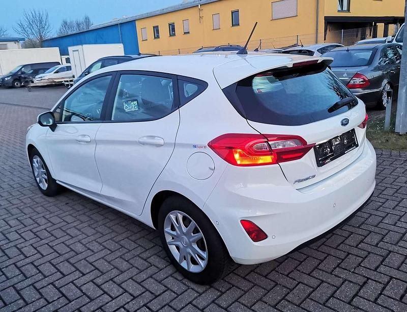 Gebraucht Ford Fiesta 101 PS (74 kW) 2020 Frostweiß Kleinwagen