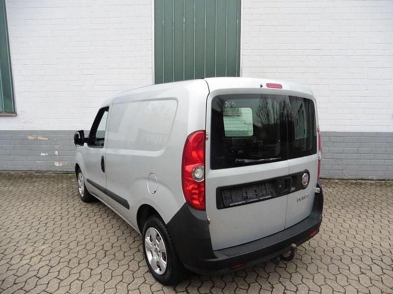 Gebraucht Fiat Doblò Basis 90 PS (66 kW) 2010 Silber Van / Kleinbus