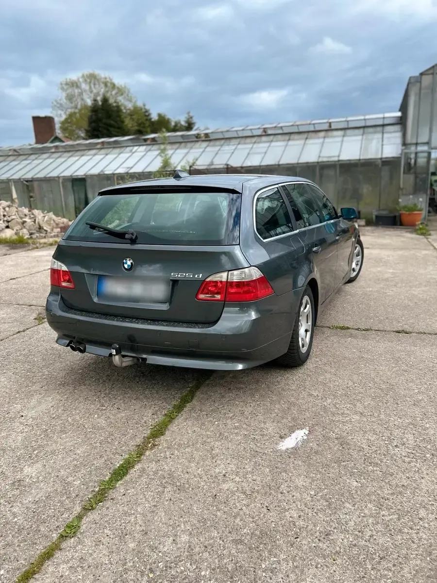 Gebraucht BMW 525 177 PS (130 kW) 2004 Grau Kombi