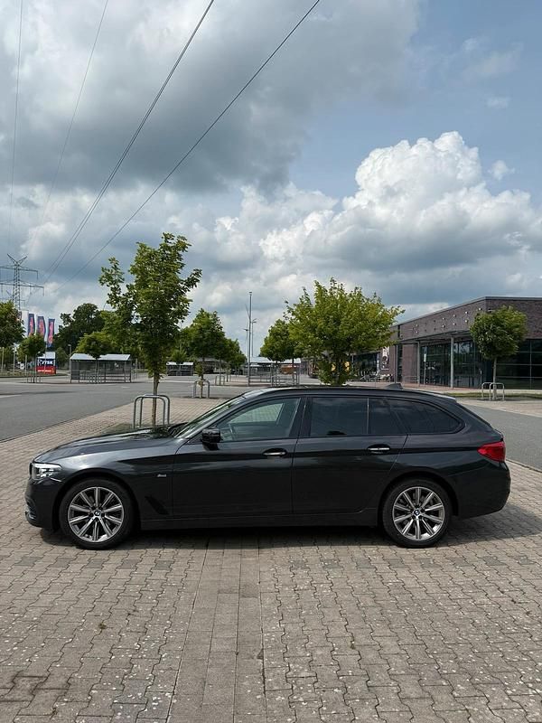 Gebraucht BMW 520 190 PS (139 kW) 2017 Grau Kombi