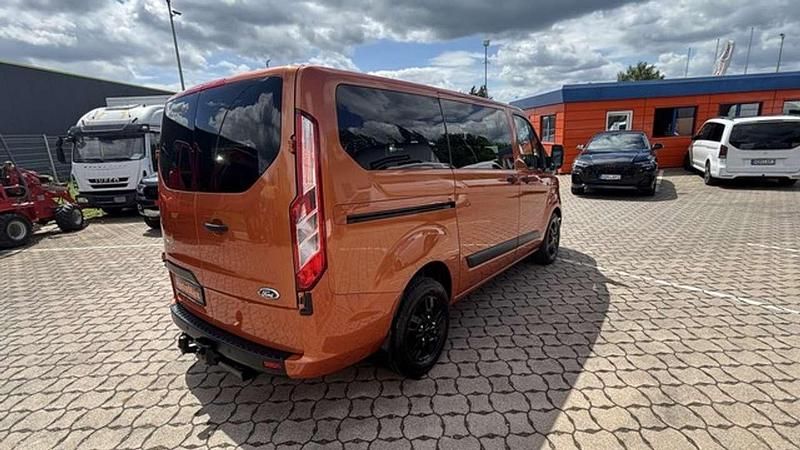 Gebraucht Ford Transit Custom 170 PS (125 kW) 2020 Hokkaidoorange metallic Kombi