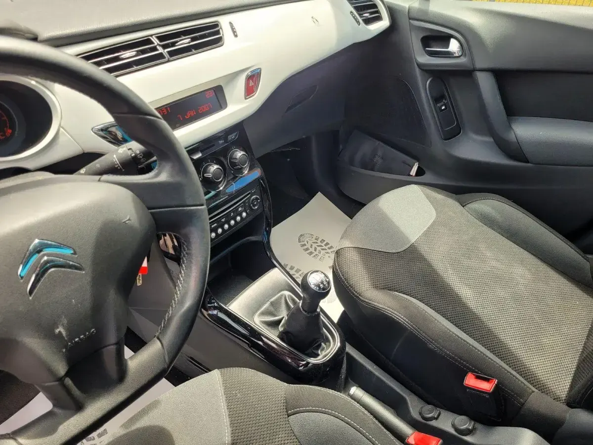 Gebraucht Citroën C3 SELECTION 95 PS (69 kW) 2011 Grau Limousine