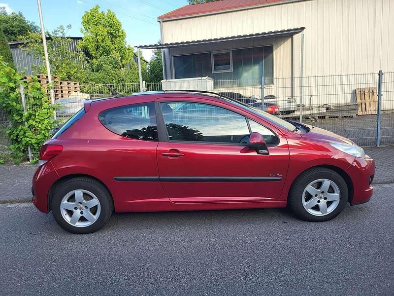 Gebraucht Peugeot 207 Tendance 95 PS (69 kW) 2010 Rot Limousine