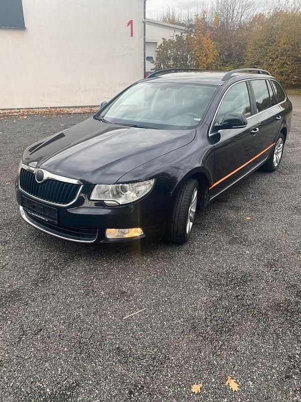 Schwarz Gebraucht 2012 Skoda Superb Kombi | 5.850 € (Superpreis) - Bild 1/4