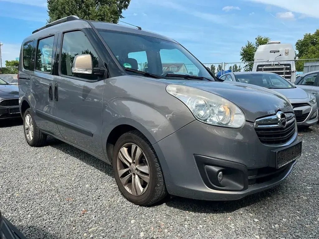 Gebraucht Opel Combo Edition 105 PS (77 kW) 2012 Braun Van / Kleinbus