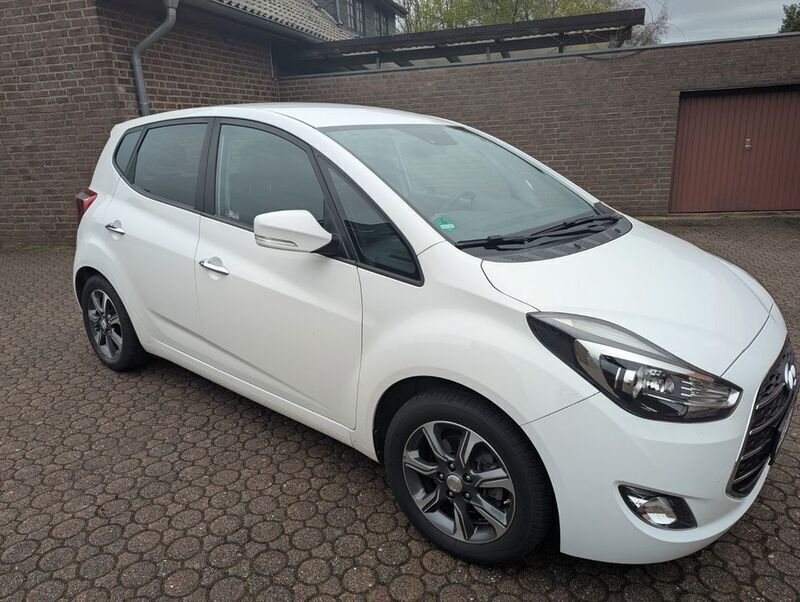 Weiß Gebraucht 2018 Hyundai ix20 Space Van / Kleinbus | 10.500 € (Fairer Preis) - Bild 1/4