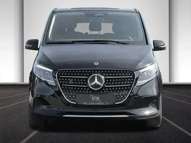 Gebraucht Mercedes V300 Avantgarde 237 PS (174 kW) 2025 Schwarz Van / Kleinbus