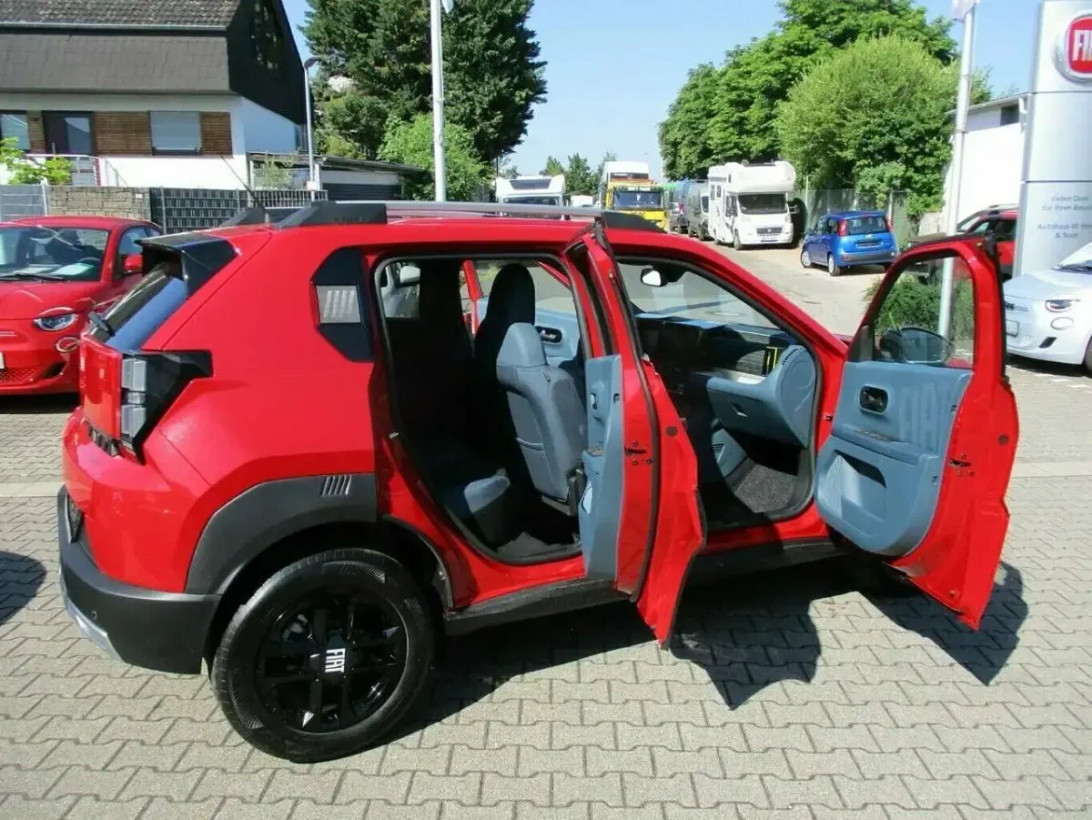 Neu Fiat Grande Panda Icon 101 PS (74 kW) 2026 Rot Kleinwagen